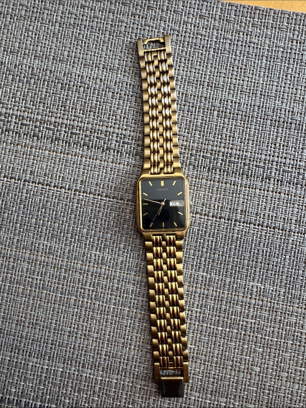Pulsar men's watch, likely the V733-5000 model